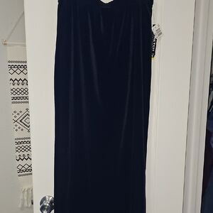 Briggs New York Black Stretch Velvet Skirt Garment